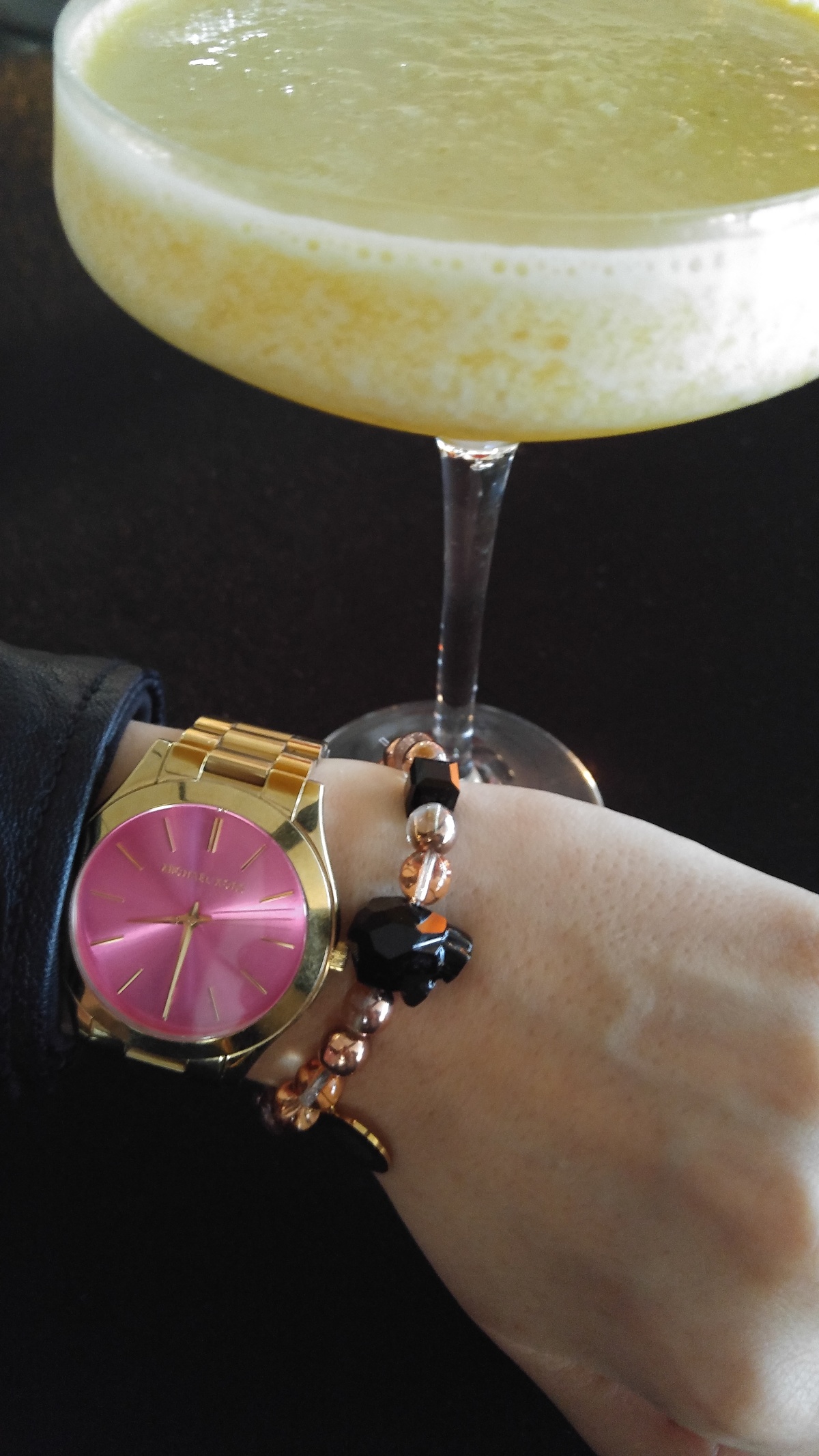 Luxusně precizní korálkový náramek Vlastní design se Swarovski gold black 6A Be Rare